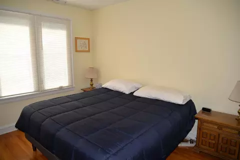 Bedroom - 940 W Grant Dr, Des Plaines, IL 60016 photo 12 of 12