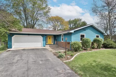 218 E Nerge Rd, Roselle, IL 60172