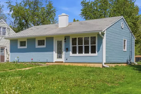 1107 University St, Dixon, IL 61021