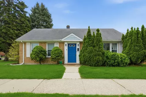 3231 W 99th St, Evergreen Park, IL 60805
