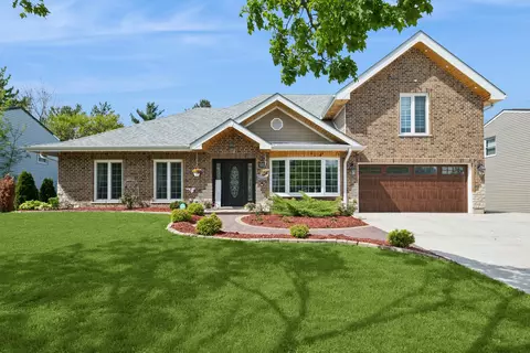 1024 Parker Dr, Schaumburg, IL 60194