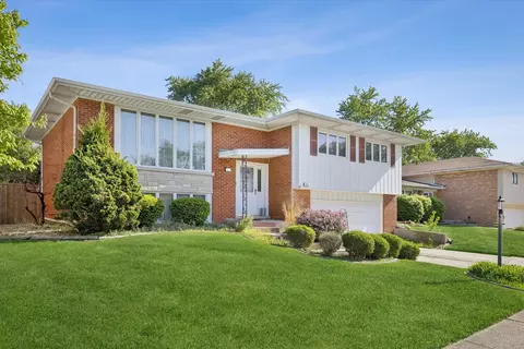 6521 Cedar Rd, Oak Forest, IL 60452 photo 2