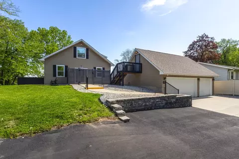 3331 Hobson Ave, Davenport, IA 52802