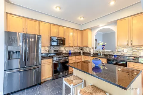 Kitchen - 6931 Creekside Dr, Plainfield, IL 60586 photo 2 of 3