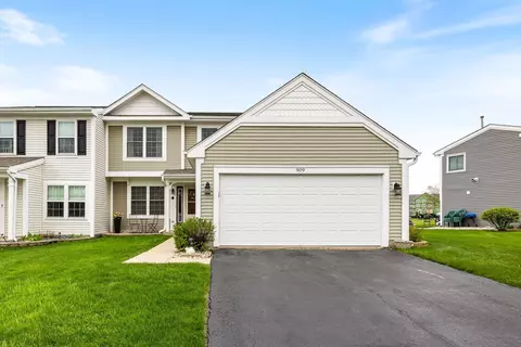 909 Fox Chase Dr, Round Lake Beach, IL 60073