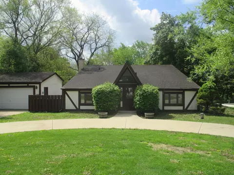 2 N131 Willard St, Carol Stream, IL 60188