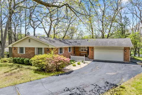1111 Edgewood Cir, Rockford, IL 61108