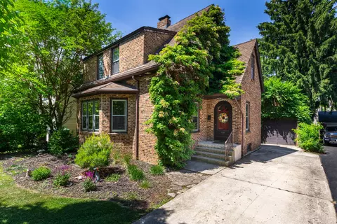 815 N Eagle St, Naperville, IL 60563
