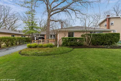 461 Rockland Ave, Lake Bluff, IL 60044