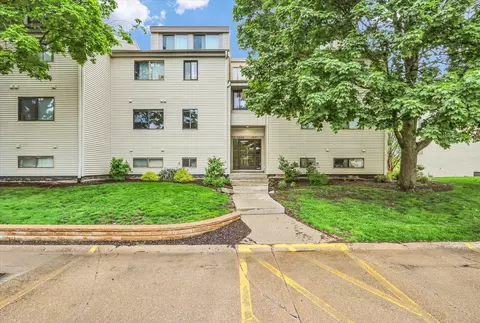 1909 Melrose Dr #B, Champaign, IL 61820