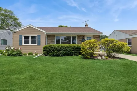 1304 Dennis Pl, Des Plaines, IL 60018