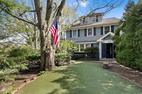 46 Washington Cir, Lake Forest, IL 60045
