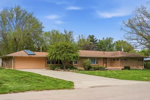 1213 Douglas Ter, Dixon, IL 61021