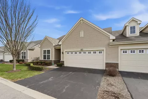 561 Autumn Cir, Pingree Grove, IL 60140