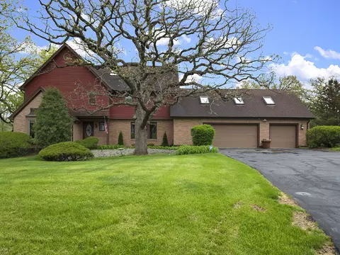 904 Glen Oak Dr, Sleepy Hollow, IL 60118