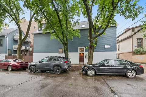 1009 W Wolfram St #1E, Chicago, IL 60657