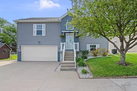 5118 N Division St, Davenport, IA 52806