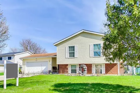 2215 S Bradford Dr, Wheaton, IL 60189