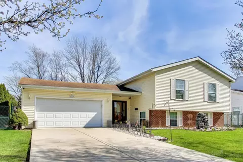 2215 S Bradford Dr, Wheaton, IL 60189