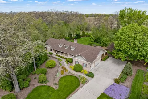 44 W664 Oakshire Ln, Hampshire, IL 60140