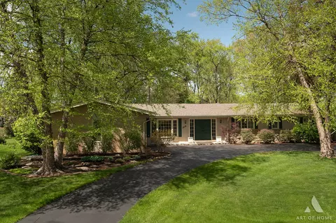 304 S Circle Dr, Palatine, IL 60067