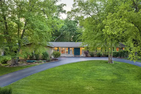 304 S Circle Dr, Palatine, IL 60067