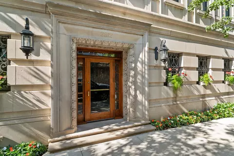 2912 N Commonwealth Ave #8D, Chicago, IL 60657
