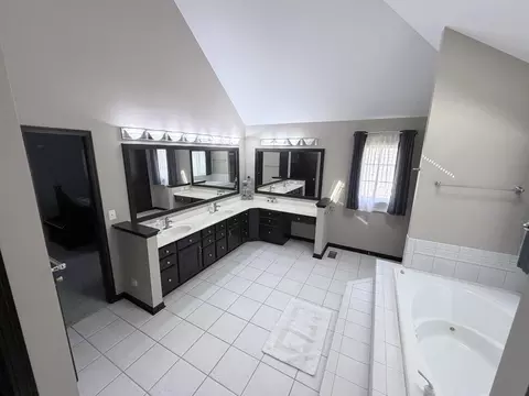 Bath - 3621 Bunker Hill Dr, Algonquin, IL 60102 photo 3 of 3