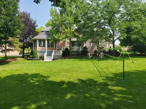 Exterior - 3621 Bunker Hill Dr, Algonquin, IL 60102 photo 2 of 5