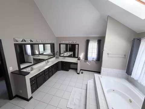 Bath - 3621 Bunker Hill Dr, Algonquin, IL 60102 photo 1 of 3