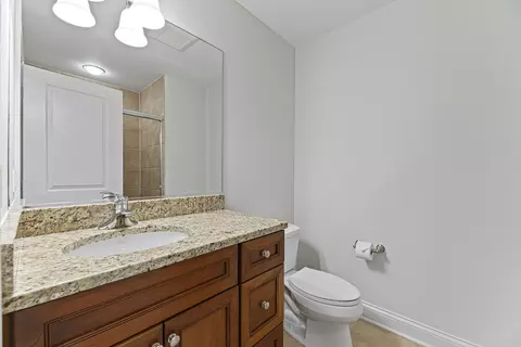 Bath - 126 Millstone Rd, Deerfield, IL 60015 photo 5 of 6