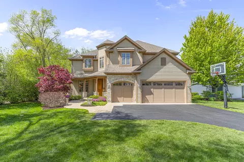126 Millstone Rd, Deerfield, IL 60015