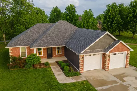 1503 Champions Dr, Marion, IL 62959