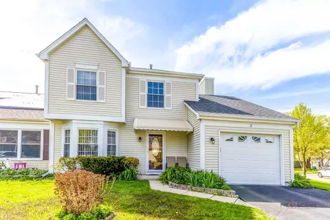 2 Sandhurst Rd, Mundelein, IL 60060