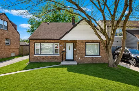 8742 S Washtenaw Ave, Evergreen Park, IL 60805