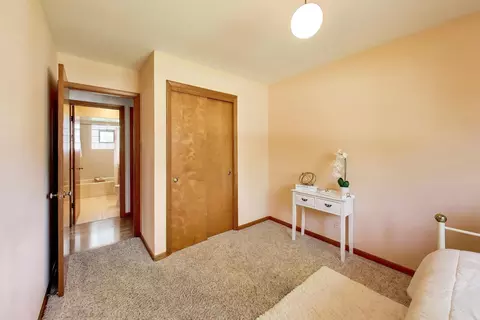 Bedroom - 1719 Verde Dr, Mount Prospect, IL 60056 photo 7 of 7