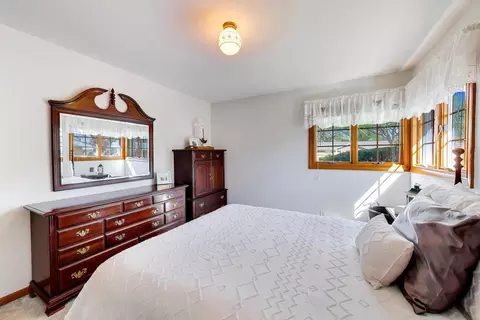 Bedroom - 1719 Verde Dr, Mount Prospect, IL 60056 photo 3 of 7