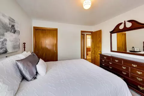 Bedroom - 1719 Verde Dr, Mount Prospect, IL 60056 photo 2 of 7