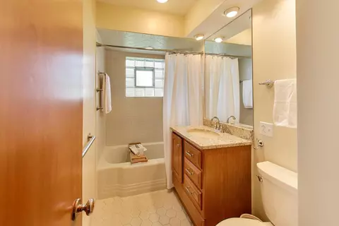 Bath - 1719 Verde Dr, Mount Prospect, IL 60056 photo 1 of 1