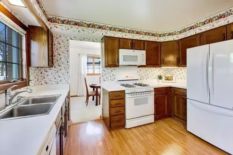 Kitchen - 1719 Verde Dr, Mount Prospect, IL 60056 photo 1 of 3