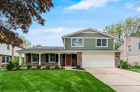 1527 Chickasaw Dr, Naperville, IL 60563