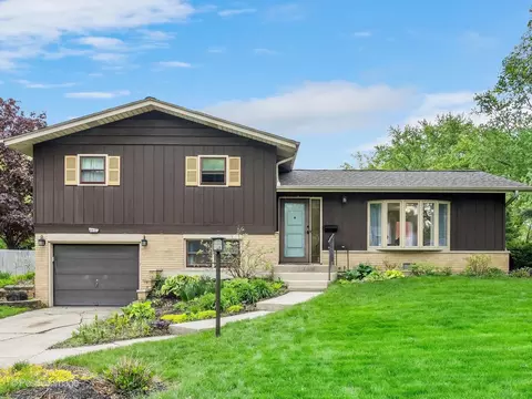 6955 Parkview Dr, Downers Grove, IL 60516