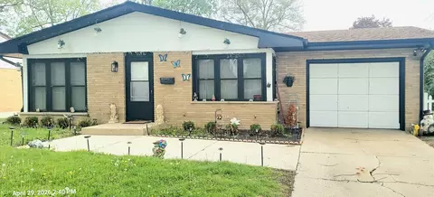 703 Sheldon Ave, Aurora, IL 60506