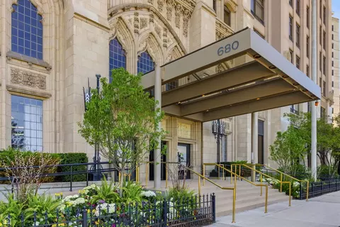 680 N Lake Shore Dr #1117, Chicago, IL 60611