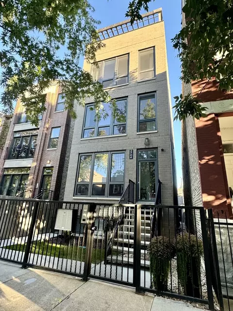 2704 W Thomas St #2, Chicago, IL 60622