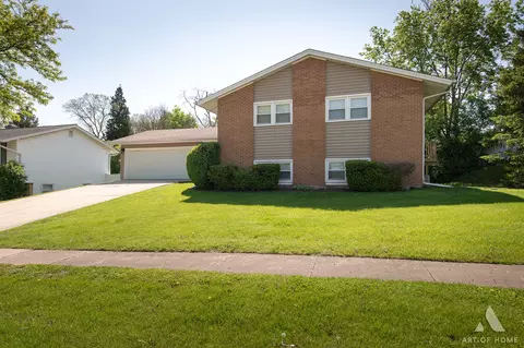 6425 Clark Dr, Woodridge, IL 60517