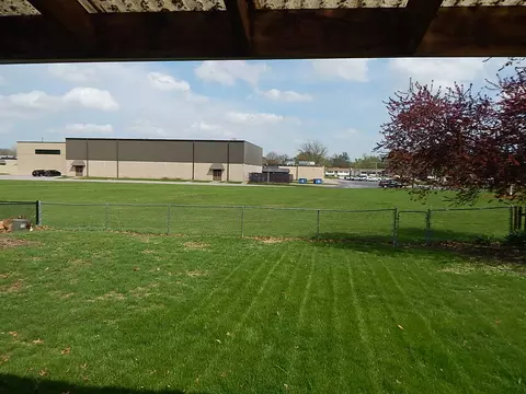 Exterior - 513 S 7th St, Eldridge, IA 52748 photo 2 of 3