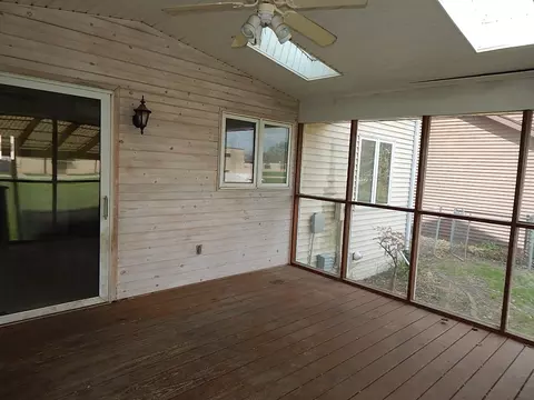 Exterior - 513 S 7th St, Eldridge, IA 52748 photo 3 of 3