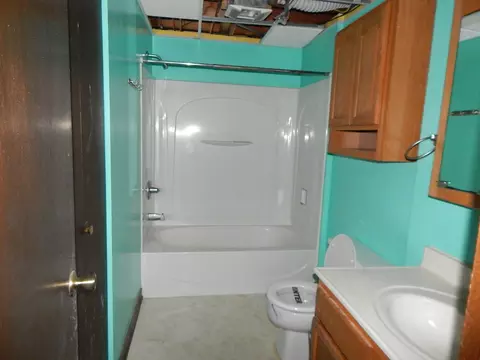 Bath - 513 S 7th St, Eldridge, IA 52748 photo 5 of 5