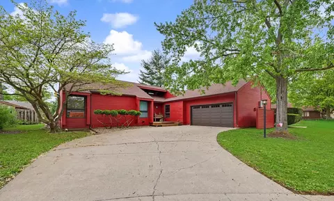 2005 Clover Ct E, Champaign, IL 61821